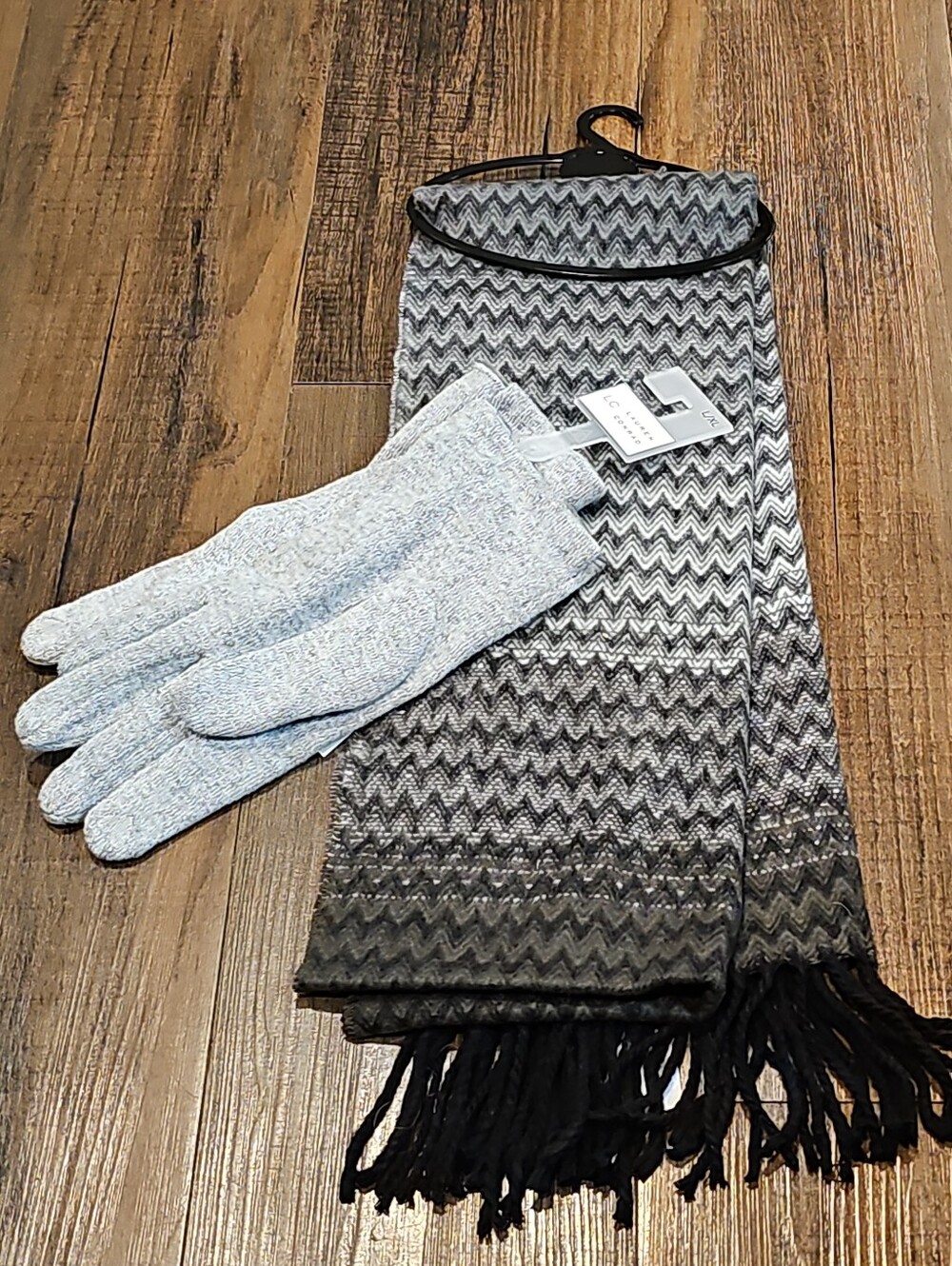 D&Y Chevron Ombre Knit Scarf in Gray and Black